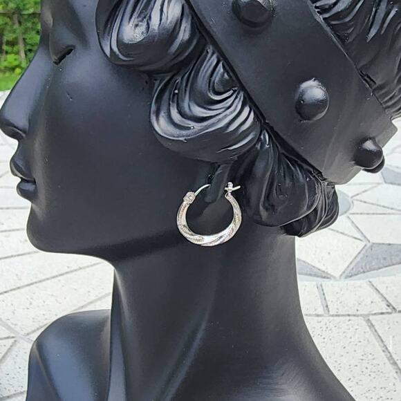 Vintage 14K Fine White Gold Corrugated Round Hoop Earring - Picture 2 of 10